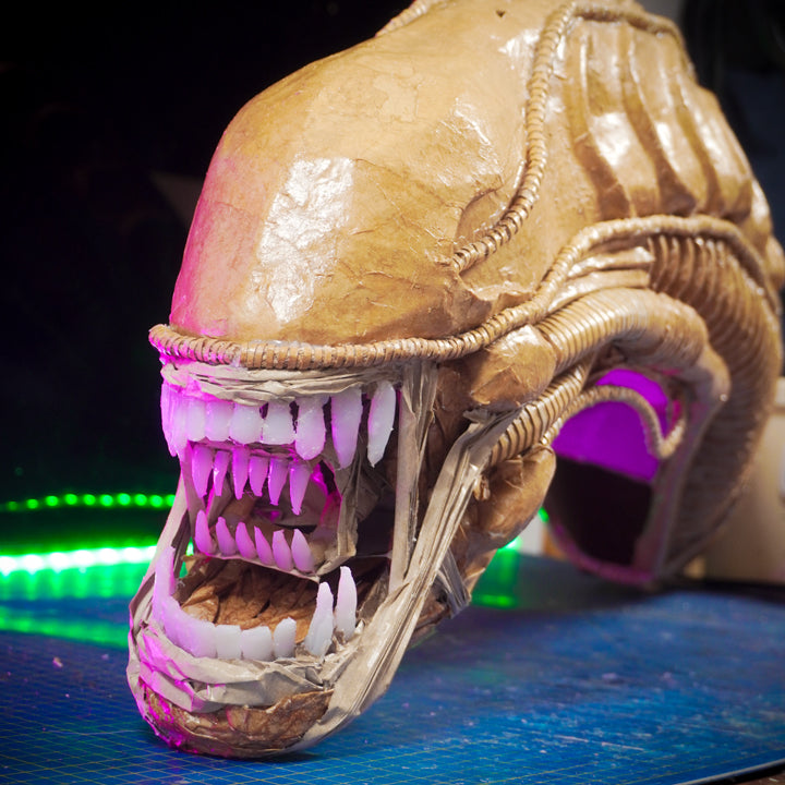Plantillas de máscara de Xenomorfo Guerrero para DIY en cartón