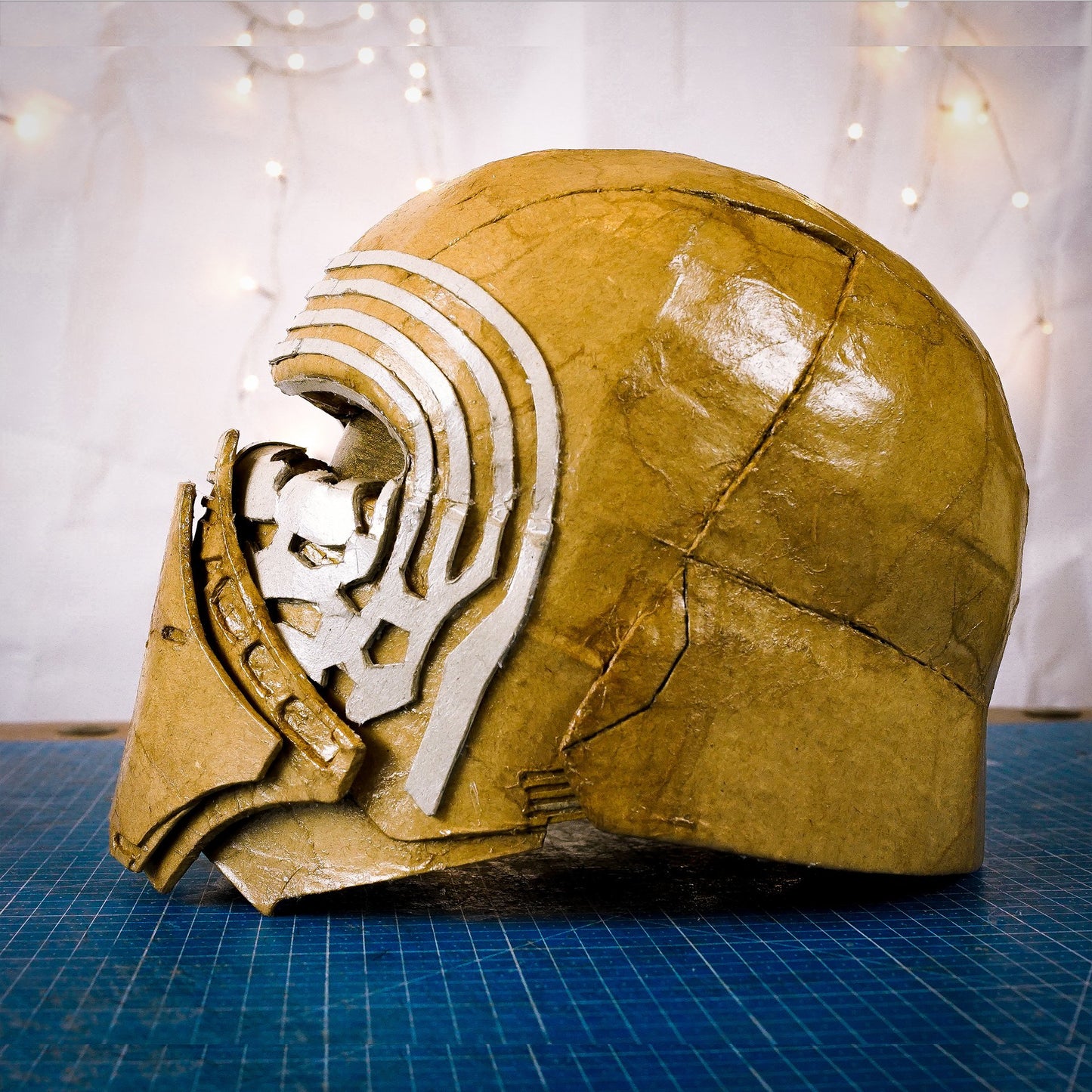 Plantillas de casco de Kylo Ren para DIY en cartón